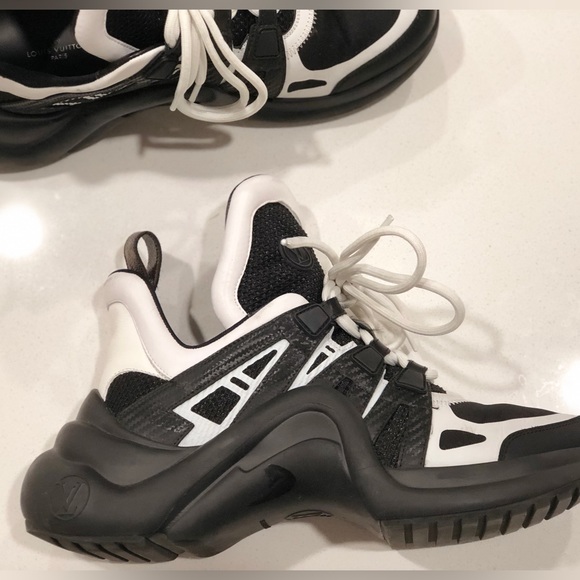 Louis Vuitton Arch Light rare color. - Picture 8 of 13